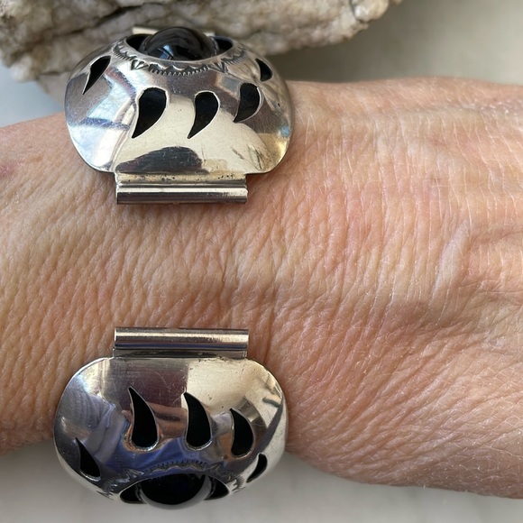 SOLD Native American Onyx Navajo Vintage Watch Tips signed by Teddy Goodluck - Picture 8 of 13